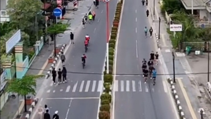 Suasana saat warga Singkawang berolahraga di minggu pagi