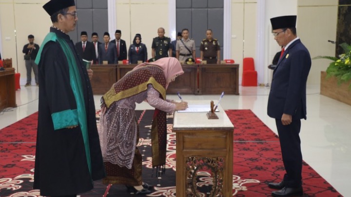 Pergantian Antar Waktu Anggota DPRD Kota Singkawang, Jumat (24/10/2025). Foto (IST)