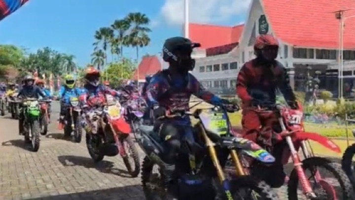 Para peserta Trabas Wisata Singkawang. Foto (Ist)