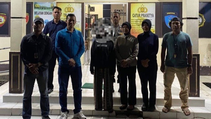 Terduga pelaku saat diamankan polisi. Foto : ist