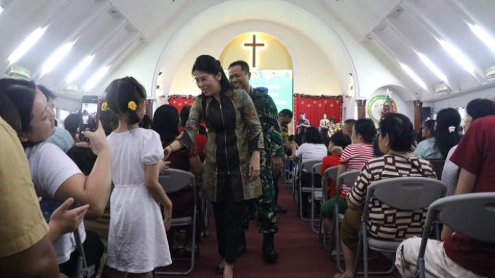Wali Kota Singkawang dan forkopimda memantau langsung situasi malam natal, Rabu (24/12/2025). Foto (ist)