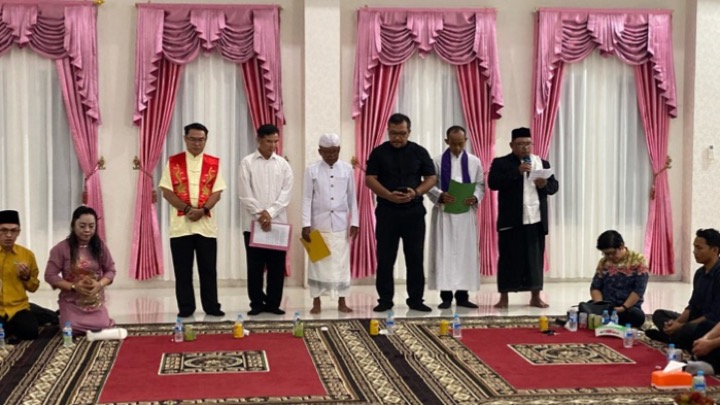 Doa bersama lintas agama di Singkawang