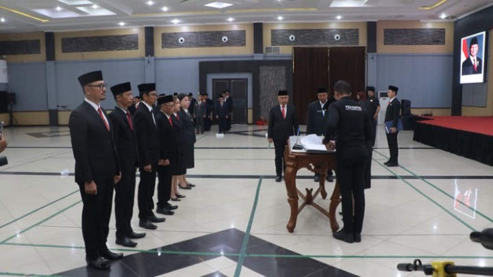 Pelantikan Pejabat Tinggi Pratama Pemkot Singkawang, Kamis (15/1/2016). Foto (ist)