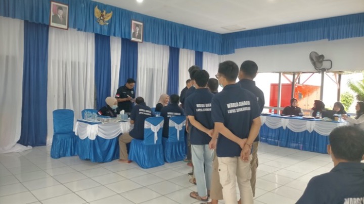 Warga binaan di Lapas Singkawang jalani tes urine, Jumat (8/5/2026). Foto (ist)