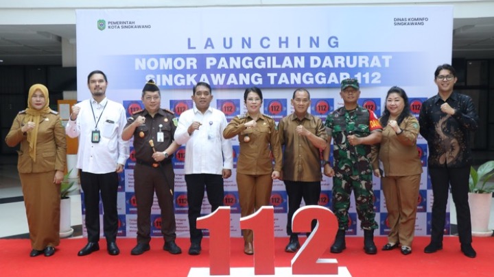 Wali Kota Singkawang, Tjhai Chui Mie foto bersama Kemkomdigi dan forkopimda usai launching Sigap 112, Senin (18/5/2026). Foto (ist)