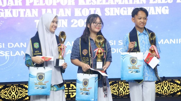 Para juara lomba Pelajar Pelopor Keselamatan Berlalu Lintas dan Angkutan Jalan. Foto (ist)