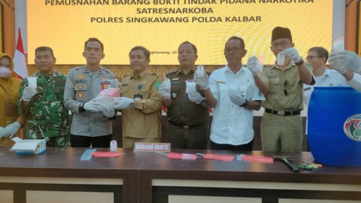 Pemusnahan 1,4 kg sabu hasil Operasi Pekat Kapuas 2026 di Mapolres Singkawang, Senin (25/5/2026). Foto (ist)
