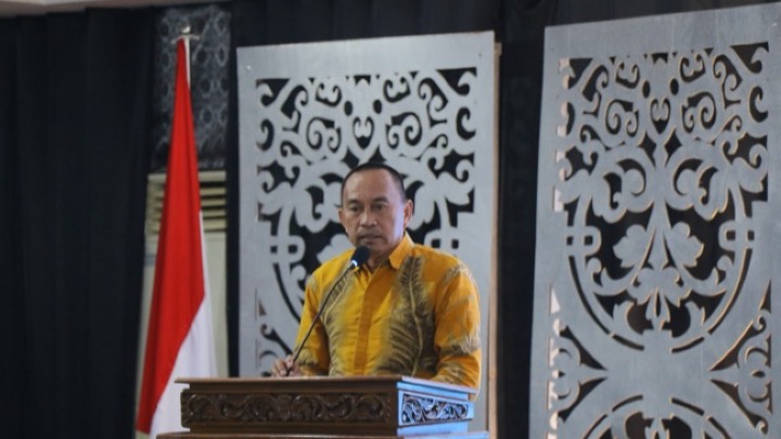 Direktur Perumda Air Minum Gunung Poteng Singkawang. Foto (ist)