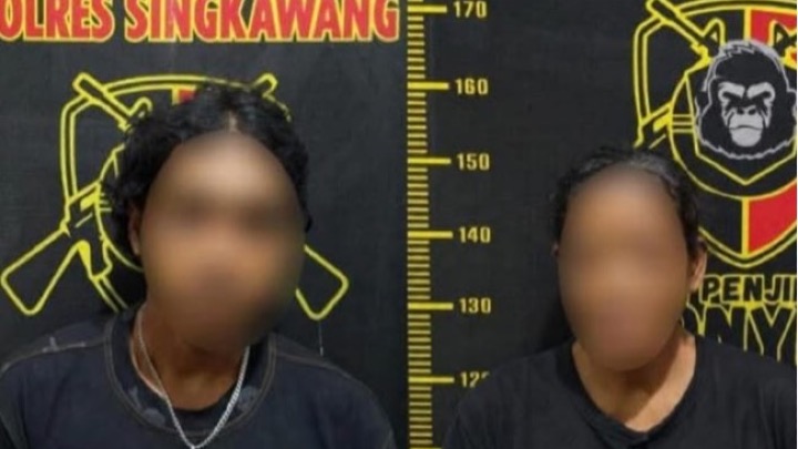 Dua pelaku pencurian meteran air di Singkawang dibekuk Satreskrim Polres Singkawang. Foto : Humas Polres Skw