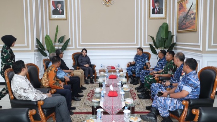 Pertemuan antara Wali Kota Singkawang, Tjhai Chui Mie dan jajaran di Lanud Supadio Pontianak, Jumat (18/9/2026)