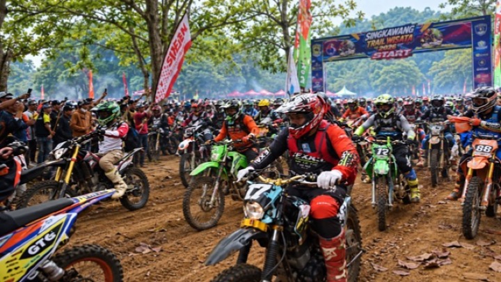 Ribuan rider dari berbagai daerah di Indonesia mengikuti Singkawang Trail Wisata 2026, Sabtu (24/10/2026). Foto (ist)
