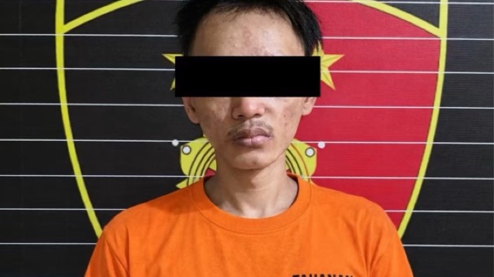 Pelaku pencurian dengan pemberatan di Kelurahan Roban Kecamatan Singkawang Tengah, Sabtu (24/10/2026). Foto : Humas Polres Skw
